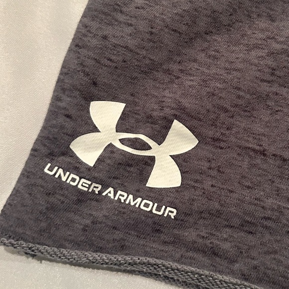 Under Armour Terry Shorts. Gray/black speckles. Large - Picture 5 of 6